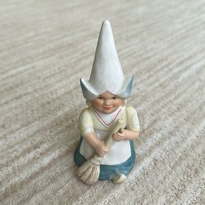 Vintage Unieboek Gnomes of the World Dutch Figurine Royal Cornwall